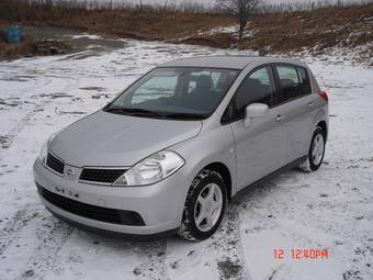 2004 Nissan Tiida Photos