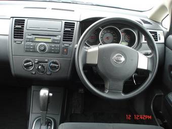 2004 Nissan Tiida Pictures
