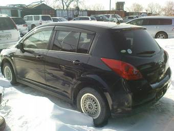 2004 Nissan Tiida Pictures