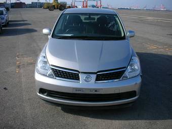 2004 Nissan Tiida Pics