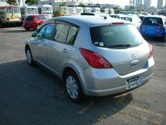 2004 Nissan Tiida Photos