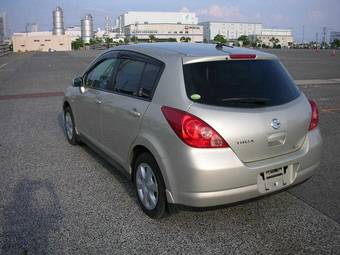 2004 Nissan Tiida Pictures