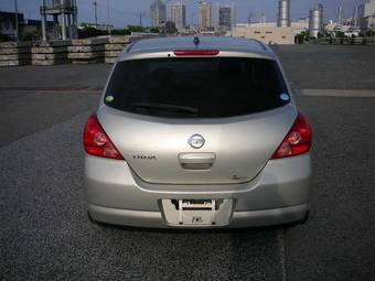 2004 Nissan Tiida Pics