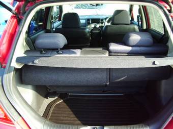 2004 Nissan Tiida Photos