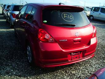 2004 Nissan Tiida Pictures