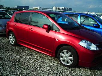 2004 Nissan Tiida Photos