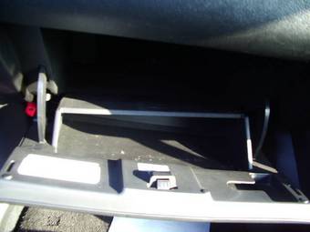 2004 Nissan Tiida Pics