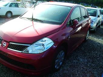 2004 Nissan Tiida Pictures
