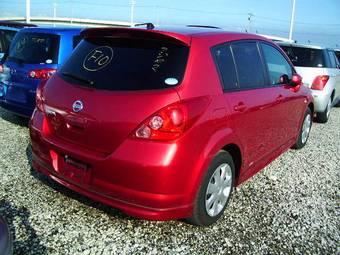 2004 Nissan Tiida Images