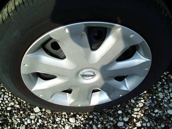 2004 Nissan Tiida Pictures