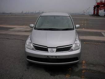 2004 Nissan Tiida Photos