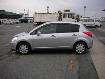 2004 Nissan Tiida Wallpapers