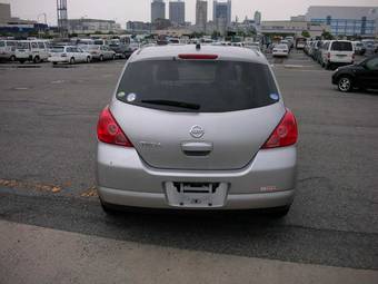 2004 Nissan Tiida Images
