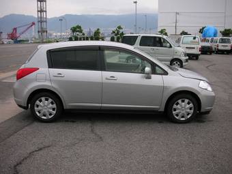 2004 Nissan Tiida Pictures