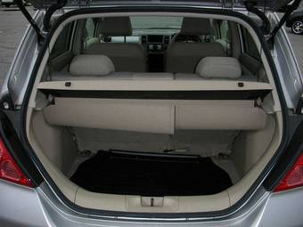 2004 Nissan Tiida Pics