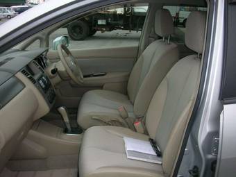 2004 Nissan Tiida Pictures