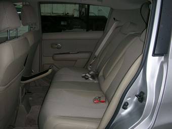2004 Nissan Tiida Pictures