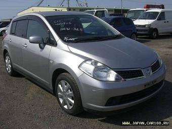 2004 Nissan Tiida Images