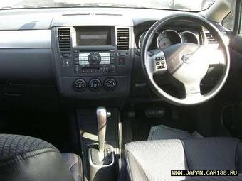 2004 Nissan Tiida Pictures
