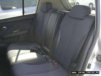 2004 Nissan Tiida Pictures