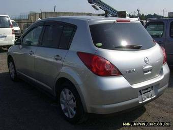 2004 Nissan Tiida Photos