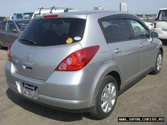 2004 Nissan Tiida Photos