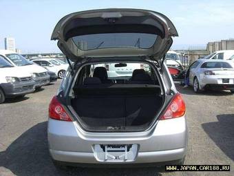 2004 Nissan Tiida Pictures