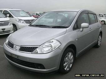 2004 Nissan Tiida Pictures