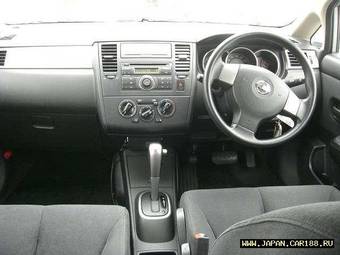 2004 Nissan Tiida Photos