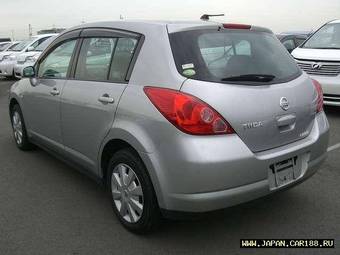 2004 Nissan Tiida Photos
