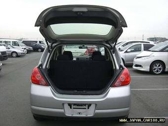 2004 Nissan Tiida Photos