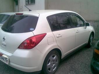 2004 Nissan Tiida Pictures