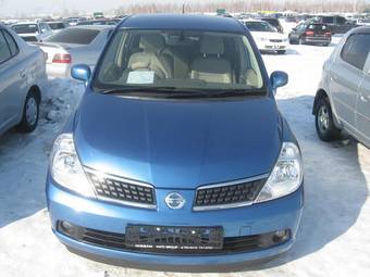 2004 Nissan Tiida Pictures