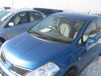 2004 Nissan Tiida Photos