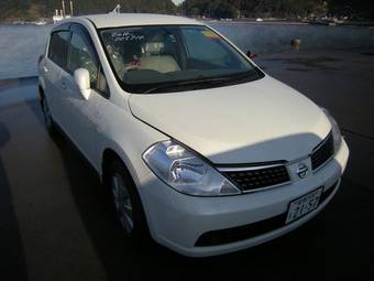 2004 Nissan Tiida Photos