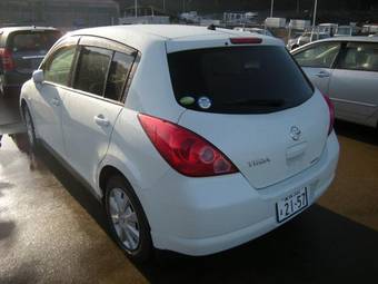 2004 Nissan Tiida Pictures