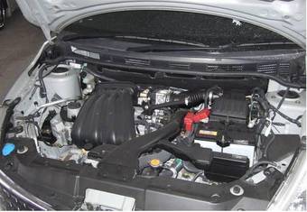 2004 Nissan Tiida Pics