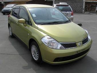 2004 Nissan Tiida Photos