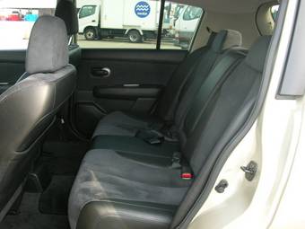 2004 Nissan Tiida Pictures