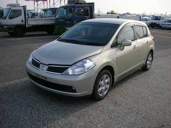 2004 Nissan Tiida Photos