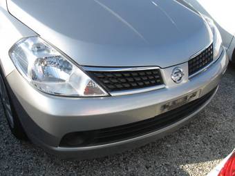 2004 Nissan Tiida Pictures