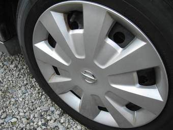 2004 Nissan Tiida Photos