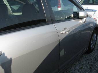 2004 Nissan Tiida Images