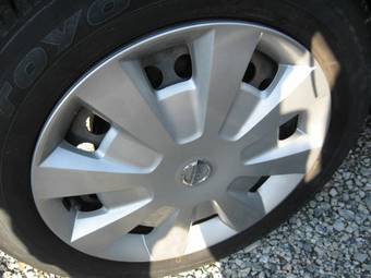 2004 Nissan Tiida Pictures