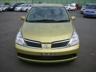 2004 Nissan Tiida Pics