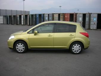 2004 Nissan Tiida Pictures