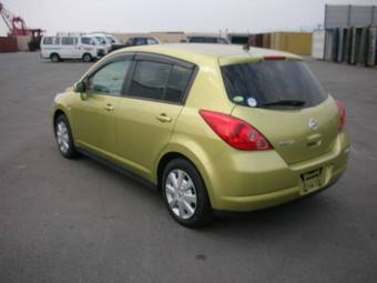 2004 Nissan Tiida Photos