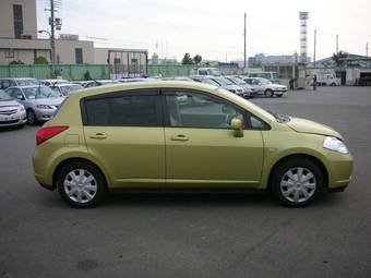 2004 Nissan Tiida Pictures