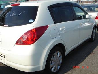 2004 Nissan Tiida Photos