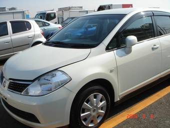 2004 Nissan Tiida Photos